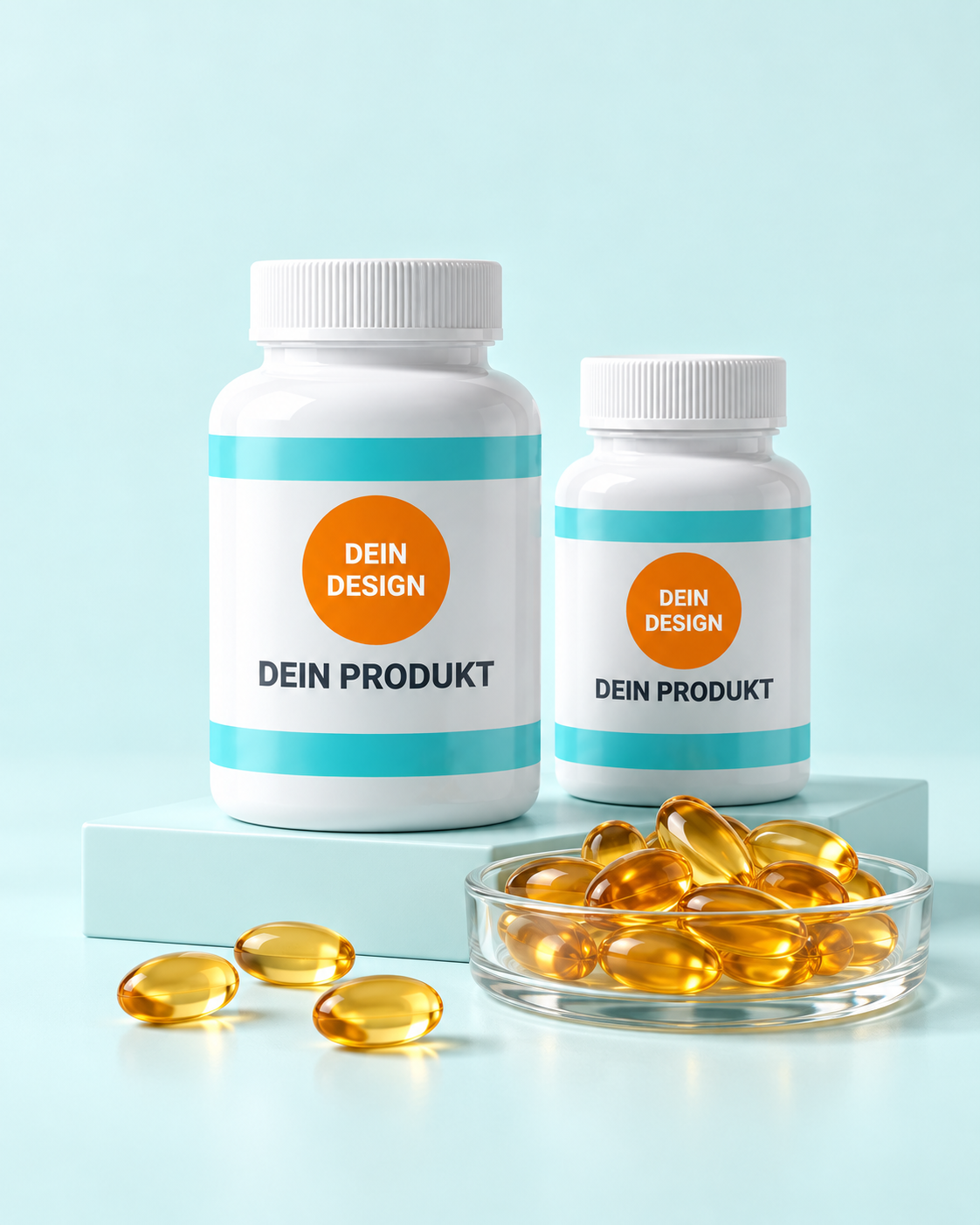 
Goldgelbe Softgel-Kapseln in einer Glasschale vor zwei weißen Supplementdosen – Verpackungsvisualisierung.